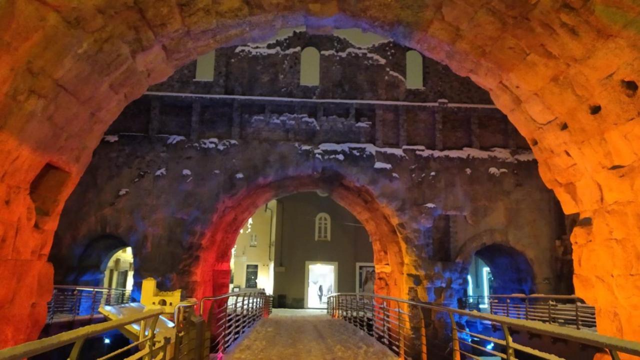 Veduta Montagne Aosta Appartamento Esterno foto